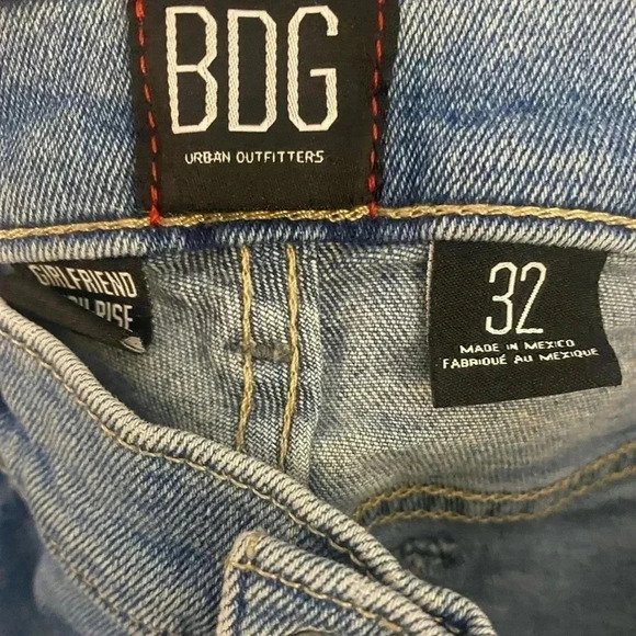 BDG Girlfriend High Rise Cropped Jeans Size 32 - Picture 4 of 6